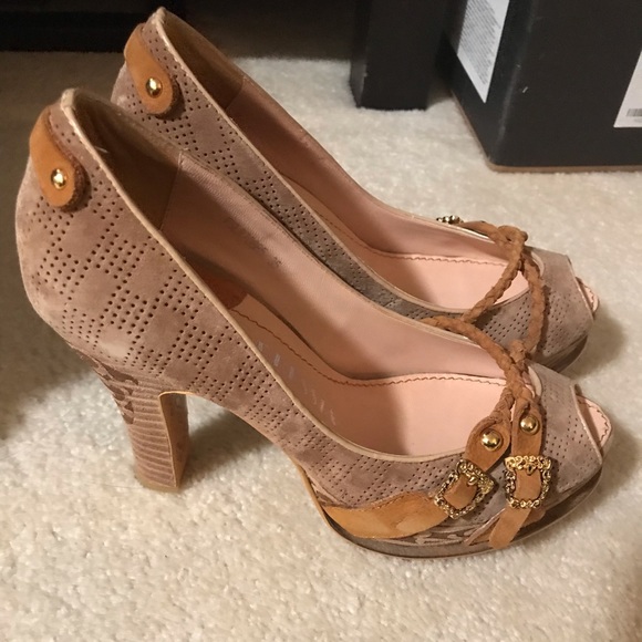 Beautiful tan heels - Picture 2 of 3